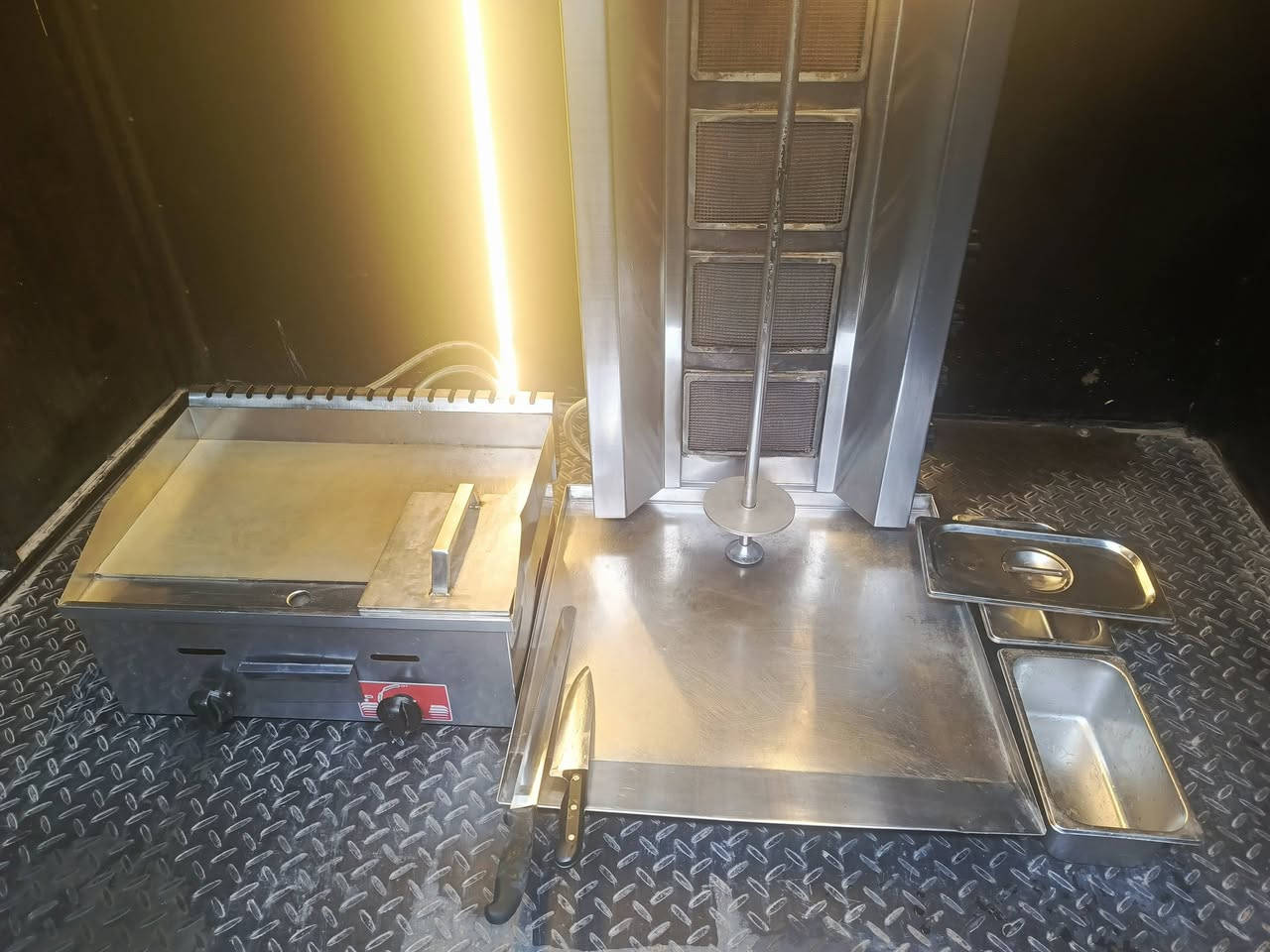 سەرەتا بەناوی خوا
کەریم کابان شاورمە بۆفرۆشتن مۆدێل 2020 بەس وەک 25نەبوو گلەی کە ماتۆڕەکەعەزێت نەدراوە تەنها ئیشوو ماڵەوە 
زۆر تازەو بێکێشە یەکسەر بچۆ سەر ئیشی خۆت 
کامل ئەشیای جاهیزوو تازەو لۆک لەڕەسمەکان چۆنە 
ڕوبەڕوش ئاوایە ماتۆڕەکەش لۆکە بێ موشکیلەیە 
پێویست بەوەسف ناکا ماڵەکە خۆی دیارە سعری 3ملوێنوو مامەلە
***********
***********
ئەدمین ❣️❣️❣️
