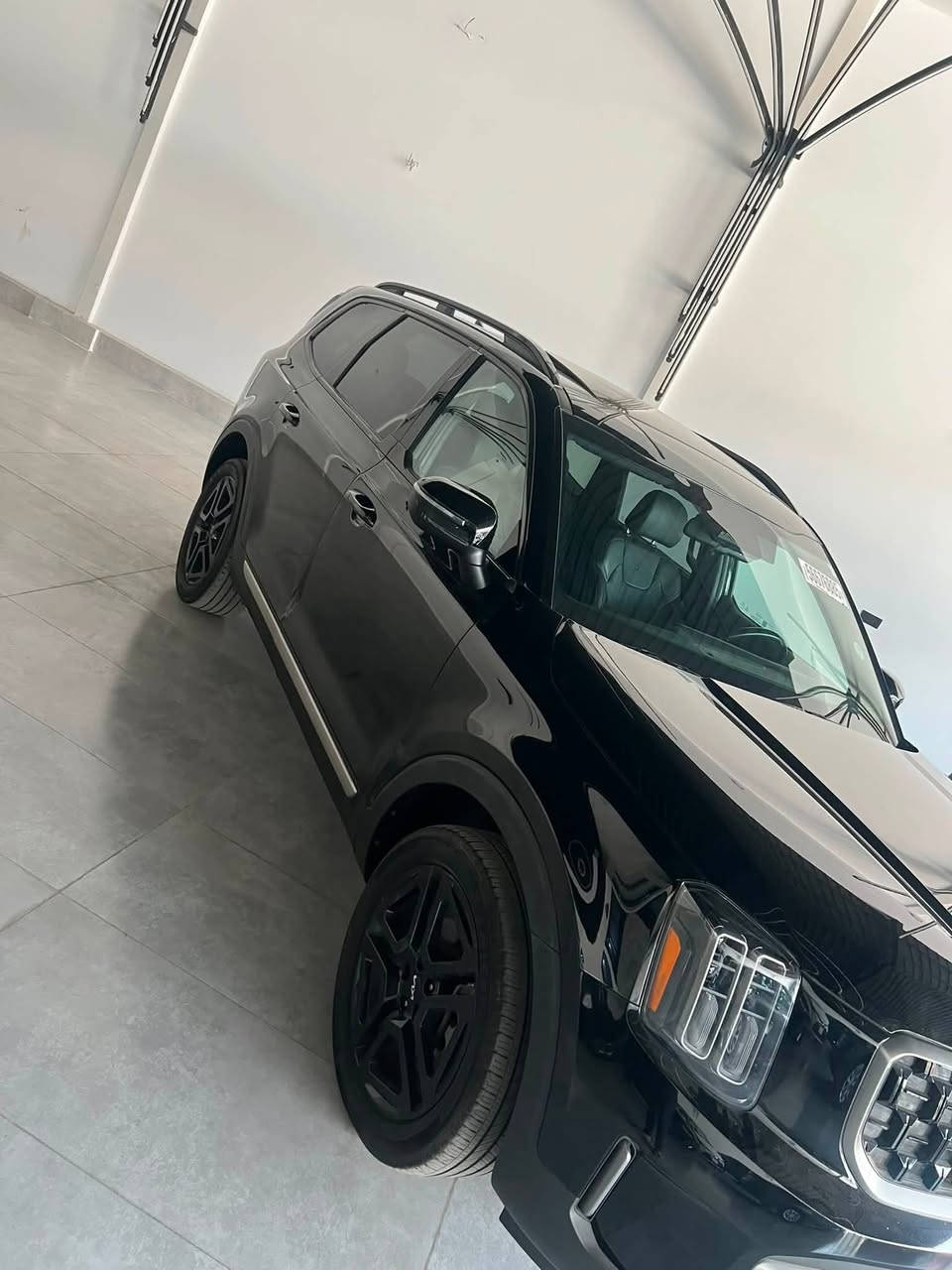 Kia Telluride 2023 EX 

مواصفات
الكاميرا الخلفية
التحكم على المنحدرات
مستشعر وقوف
تدفئة المقاعد
تبريد المقاعد
فتحة السقف
مسند الذراع
مثبت السرعة
مرايا جانبية كهربائية
نوافذ كهربائية
حساس المطر
نظام المفتاح الذكي
مقاعد كهربائية
المصابيح الأمامية ليد
عرض المعلومات على الزجاج الامامي
التشغيل عن بعد
ABS
AWD
شاحن لاسلكي
ستائر خلفية
كشافات ضباب
10 وسائد هوائية
فرامل الوقوف الإلكتروني
نعليق تلقائي
وضع القيادة
منقي هواء
نظام مانع السرقة
التحكم الإلكتروني في الثبات
تحكم التكييف التلقائي
نظام التوجيه الكهربائي
حساسات ضغط الإطارات
قفل الأمان للأطفال
نظام صوت هارمان كاردون

واحد باب صبغ بدون ارباك 

250$
***********
