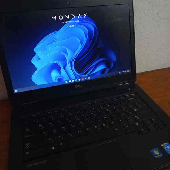 المعالج i3 الجيل 4
الرام 8 الهارد ssd240

البطارية تدوم ساعتين 

تحتوي منفذ اقراص و3 منافذ usp ومنفذ لان ومنفذ vga

ومنفذ سماعات 

الشاشة حجم 14

منصب عليها وندوز 11 برو اصلي مفعل

انطيك وياها جنطة هدية 

السعر 80 الف قفل راسلني خاص

او اتصل واتس اب ***********
البيع داخل الموصل فقط
