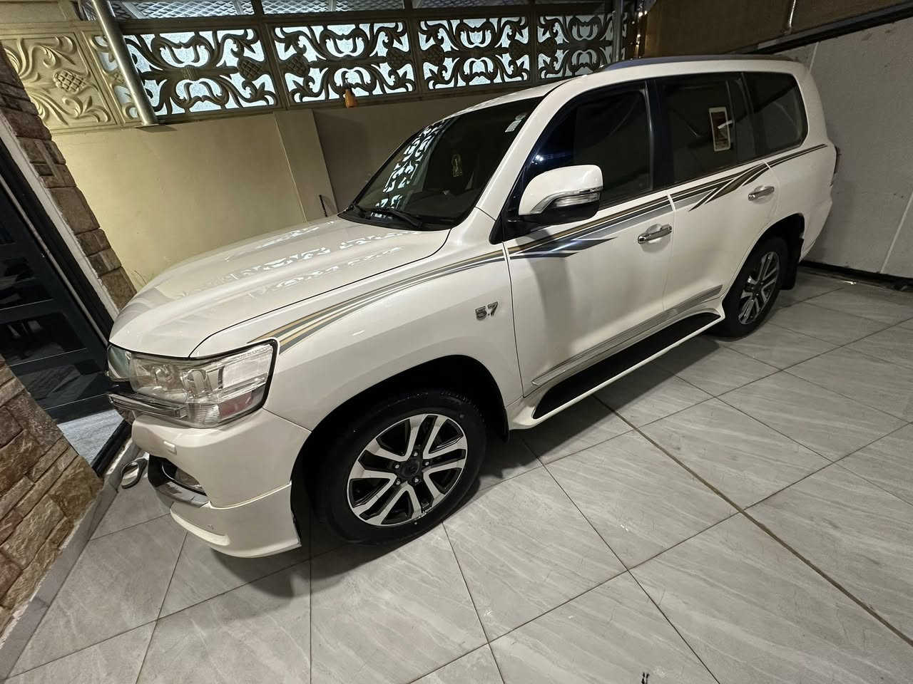 لاندكروز VXR  2016
سياره كفاله عده بارد جداً بسيط الجاملغ الامامي 
محرك 5700 مواصفاتها فووول 
ماشيه 190 الف كيلو 
بصمات 
سلايت 
ويل كروم 
كراسي كهرباء 
شاشات عدد 4 DVD
دبل ماوس 
مري كهرباء واغلاق قلاب عند الرجوع 
ومواصفات كثيره 
رقم اربيل 
مكانها نجف
‭0772 669 6677‬
السعر 470
