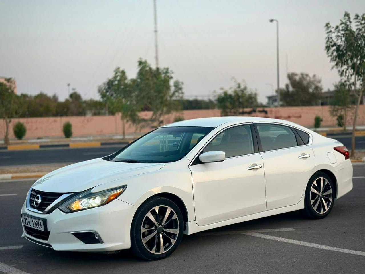 السلام عليكم ورحمه الله وبركاته 
نيسان التيما
2018
بلااااااش والسعر بي مجال بسيط
ماشيه 82 مايل
بدووووون ايرباك
صور السياره والسونار ورقم الشاصي بالمنشور
داخله كلين
چامرلاغ واحد فقط مبدل ومصبوغ السبب ماطور ضاربه وتكحيلات بسيبيطه
گير محرك تبريد تدفئه كله بشررررط
رقم سليمانيه الجديد
سنويه لحد 2030
مابيه ااااي نقص
السعر 130 وبي مجال بسيط للشراي الجاد
مكانه ديالى خانقين
الخاص مفتوح
للاستفسار ***********
