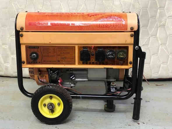 للبيع مولد استرا باب الرافدين ارقى نوعيه بل سوك وجبه اولى ١٢ امبير مولده كلش راقيه بعدهي وضع شركه تشتغل سلف وحبل ما داخله اي تصليح صوتها كلش هادئ وقتصاديه بصرف البنزين سعر ١٥٠ مكاني بغداد وعندي توصيل *********** بغداد
