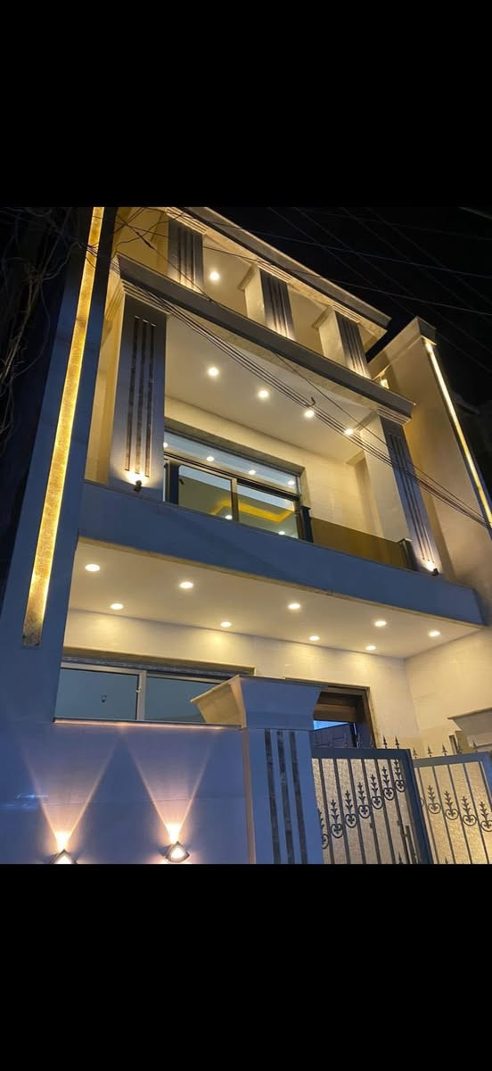 للبيع للبيع
مساحة ٩٤ متر 

واجها ٥.٧٥

نزال ١٦ونص 

البيت فول الفول 
عرض شارع ٦ ثالث فرع عن شارع الرئيسي

واجها مرمر 

ارضيه مرمر 

يحتوي على صاله كبيره ومطبخ 

وثلاث غرف نوم وثلاث حمامات مع منور فول مودرن

عنوان البيت حي سومر قريب الفلكه الاولى 

عنوان المكتب حي سومر شارع المدارس مقابيل مدرسه سما سومر الاهليه 

***********
