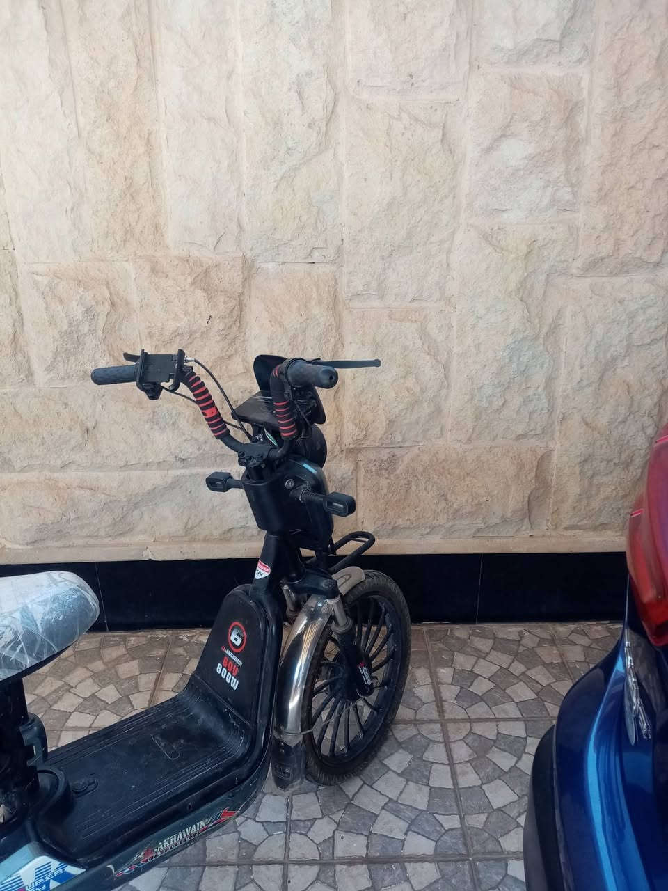 حجم 20 خمس بطاريات يمشي 40كيلو كلو شغال شاشه ولايتات وبلاتوث كلهم شغالات سعر 210وبي مجال للشراي او مراوسه بموبايل ***********
