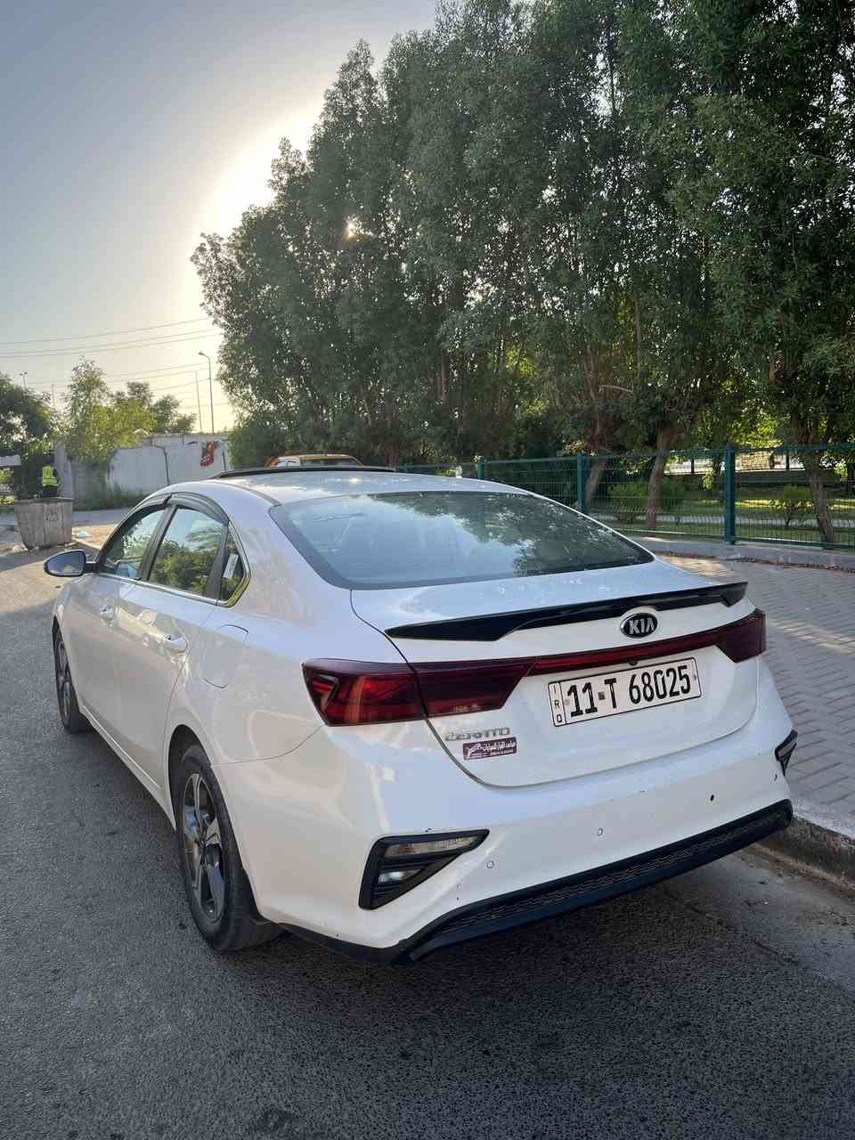 السلام عليكم 
كيا سيراتو 2019 خليجي محرك 1600 سنوية بأسمي
فول مواصفات فتحة / ويل كب / مري شفط /قطعتين تبريد / فول تحكم ستيرن /حساسات وهواي بيها مواصفات 
السيارة ملاحظتين بسيطات بارد كد شبر بالجاملغ ونص الدوسة صبغ اثر شخط والباقي كفالة عامة محرك كير على وضع الشركة
السعر 146 وبيها مجال للطيبين السونار بالمنشور
بغداد / حي الحسين / قرب جسر العامرية ***********
