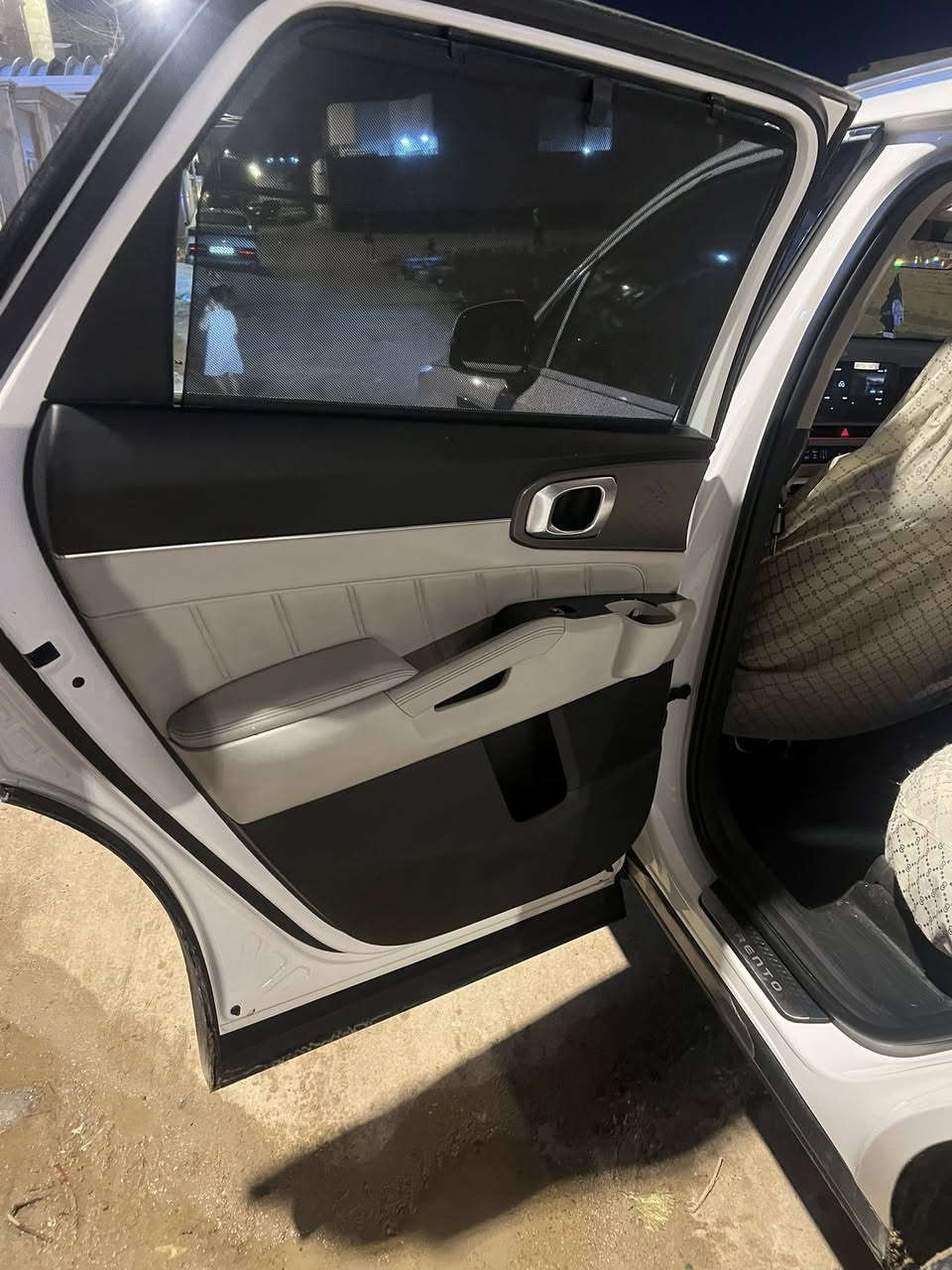 سلام عليكم للبيع سورنتو مديل 2024 
خليجي رقم اربيل سياره كفاله عدى 
لايت الايمن والايرباك الدشبول 
سياره فول مواصفات عدى البنراما 
السعر 265 
الرقم الهاتف ‭٠٧٧٠ ٦٦٢ ٩٠٣١‬
المكان البصره
الويل 20 
ايدشوب سياره فول عدى البنراما
