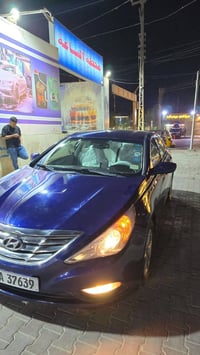 سوناتا 2013 بدون ضربه بس صبغ فقط ب97 وبيها مجال 07838996873