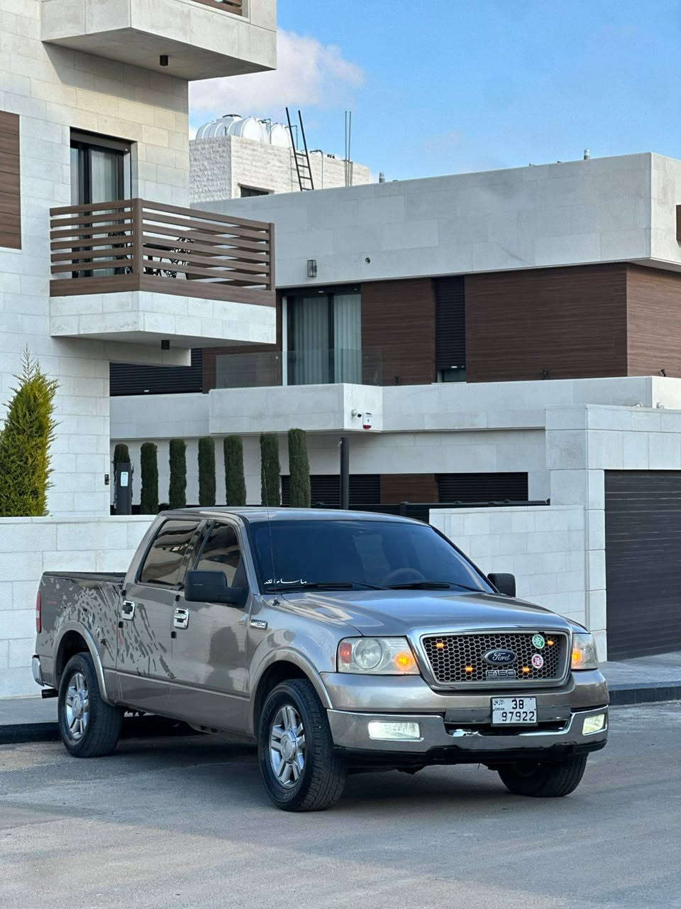 بسم الله الرحمن الرحيم 

للاستفسار:0795664189

كاش أو اقصاط 

بسعر مناسب 🤍🔥

الموقع عمان الياسمين 

فورد F-150 FX4 موديل 2005 اصلي وجير ارضي و إضافات خاصة تب نضافه ودهان جديد 🔥🤍

ممشا 170 الف فقط 

الإضافات : 

إضاءة ترحيبية عند الدخول 

سنترلوك أصلي  من الشركة 

تحكم طارة للمسجل + 

مثبت سرعة مع رفع السرعات 

غرفة مخمل نخبببب لون مميز 

زجاج كهرباء مظلل كامل 

لوين ذهبي مميز دهان جديد 
مري كهربا ضب شغالات 100‎%‎

دعاسات كهرباء للبنزين شغاله 100‎%‎

شاشه الأصلي تاعات الشركة الأصلي CD , AUX , USB بلوتوث

نظام صوت Bose + Subhoover لداخلية السيارة 

نظام تكييف أمامي و خلفي مركزي 

حساسات خلفية مع كاميرا أصلية 

غرفة جلد لون اسود بحالة وكاله كامل اصلي 

إمكانية فتح و إغلاق البكم على كود الباب 

ماتور 5400 روس 6200 الجيل الجديد الذي يتميز بخاصية فصل السلندرات V4 / V8 و توفير الوقود

جير  ارضي  ( أوتوماتيك - ) ممتاز  

  

نظام منع الإنزلاق Traction Control 

شاشة لمعرفة كمية إستهلاك الوقود و معرفة جميع الأعطال في المركبة

شاشه لبيان تمايل البكم من الأمام ومن الخلف ومن الجناب 

نظام FlexFuel 

جنط قياس 18جبلي أمريكي اصلي مع كوشوك جديد خشن بحال الوكاله  

شباك خلفي ( قناص ) كهربا شغال 100‎%‎

كشافات أصلية ، غمازات على المرايا 

صندوق خلفي مبطن أصلي 

دعسه ع صندوق الخلفي للصيد 

غطاء خلفي أصلي

مرآة وسط ديجيتال 

أيرباج عدد 8 

البكب مميز يجمع ما بين إضافات ال Lariat و Limited 

البكم لاريد اصلي  من شركه فورد 

تظليل أصلي من الشركة 

مفتاح أصلي من الشركة  

الفحص :  

امامي:
مضروب الراسيه

قصعه 

خلفي : 

جــــــــــيـــــــد   جــــــــــيـــــــد 

ملاحظة: لا يوجد ملاحضات 

متور:60%

قير :جــــــــــيـــــــد

بككس:جــــــــــيـــــــد

بدون ولا ملاحظه بودي 

و العديد من الإضافات.. 

ملاحظة:البكم لا يحتاج إلى أي نوع من الصيانة البيع كاش غير قابل للاقساط او البدل الرجاء قراءة المنشور قبل الاتصال 🤍


**إذا كنت صاحب هذا الإعلان وتريد حذفه لأي سبب، رجاءا أرسل رسالة إلى الدعم الفني**