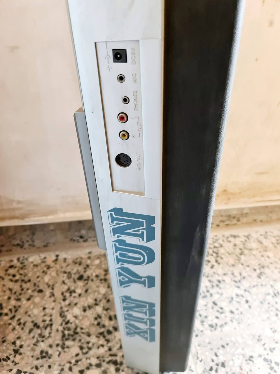 بيانو استخدام قليل بس الشاحنه وكعت ومتشتغل بس موجودة  للبيع بغداد


**إذا كنت صاحب هذا الإعلان وتريد حذفه لأي سبب، رجاءا أرسل رسالة إلى الدعم الفني**