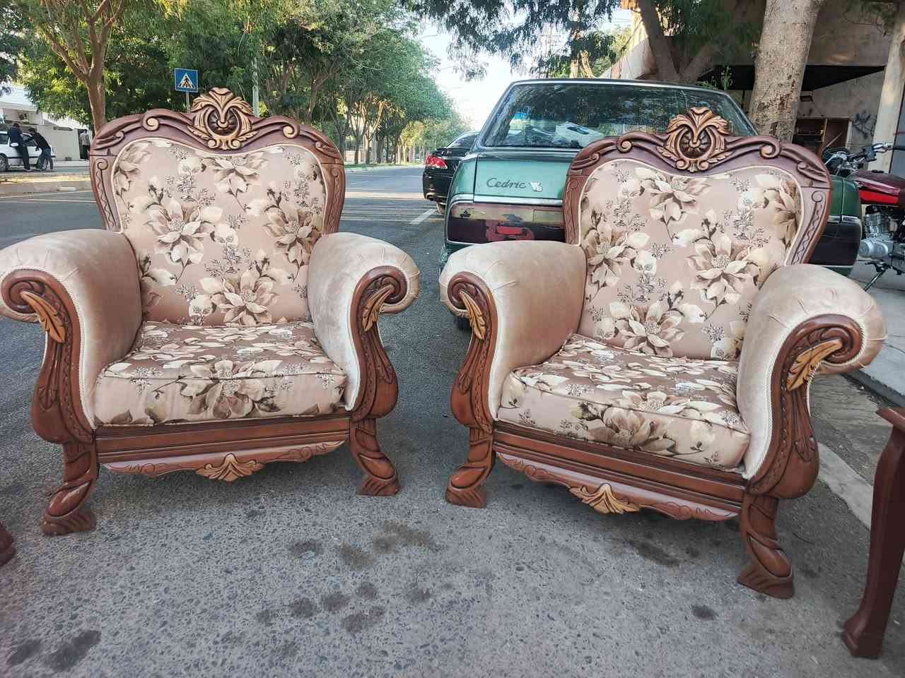سلاوهاورییان
ئە م تاقمە کلاسیکە بۆفرۆشتن
10نە فە رییە  تورکی ئە سلییە دارکویزە
لۆک لۆکە بە لۆکی ماوە تە وە وە ک شوشەوایە
5تەپلە ی خۆی لە کە لە
ژ.م***********
شوین.کەلار
