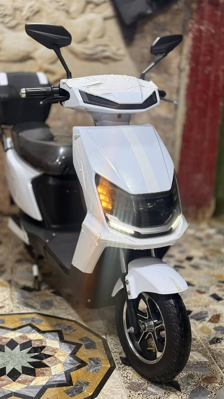 سلام
دراجه شحن للبيع 
المواصفات : زينون +بلوجكتر +بك لايك وأشاير يمنه يسره 
أماكن خزن صندوق خلفي +تحت الكشن مكان تخزين+ تحت السكان موجود جيب للتخزين 
مكان الدراجه ديالى شهربان 📍
الدراجه استخدام شهر بعدها جديده كلش 
السعر اتصل ع هذا الرقم ***********
