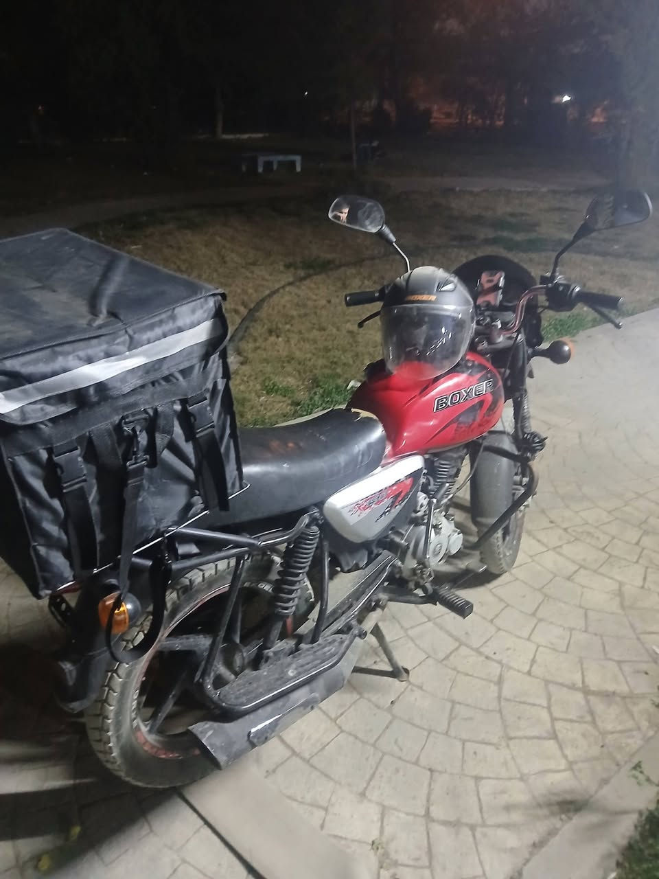 سلام عليكم دراجة  بوكسر للبيع موديل ٢٠ كاملة وبيهة كتاب ترقيم***********
السعر ٨٠٠ ألف
