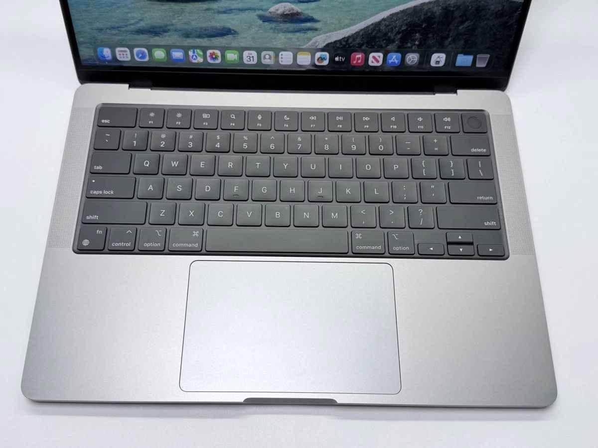 MacBook Pro 14.2″
****************
M1 Max
****************
32-Core GPU
وهي النسخة الأقوى والأعلى في هذه الفئة
****************
          10-Core CPU
8 انوية للأداء العالي والمهام الثقيلة
2 نواة للمهام اليومية الخفيفة
****************
64 _GB unified memory
****************
512_GB SSD
****************
دورات الشحن 86
صحة البطارية 89
****************
الشاحن الاصلي 96W
كيبل شحن  MagSafe USB-C
****************
الشاشة 14.2" Liquid Retina XDR
ProMotion بتردد 120
3024 × 1964
****************
خفيفة في الوزن ..كبيرة في الاداء
للمونتاج والاعمال الهندسية الثقيلة والألعاب...
****************
السعر.          2,300,000
****************
الجهاز حرفيا يشبه الجديد....
الجهاز يأتي مع الشاحن الاصلي فقط بدون كارتونه ....
يوجد توصيل لكل محافظات العراق.... موصل, نينوى


**إذا كنت صاحب هذا الإعلان وتريد حذفه لأي سبب، رجاءا أرسل رسالة إلى الدعم الفني**