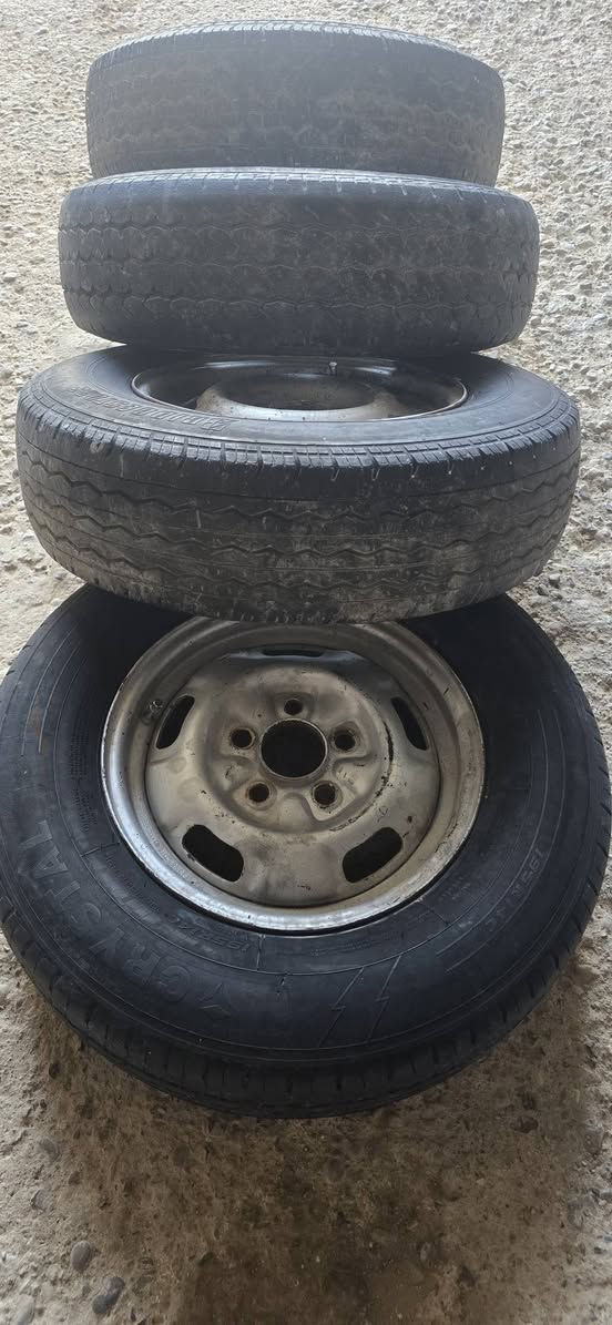 ***********
***********
تایەی چواردە ١٩٥R١٤ تای و یویلەکەی پاکە كيفري, ديالى
