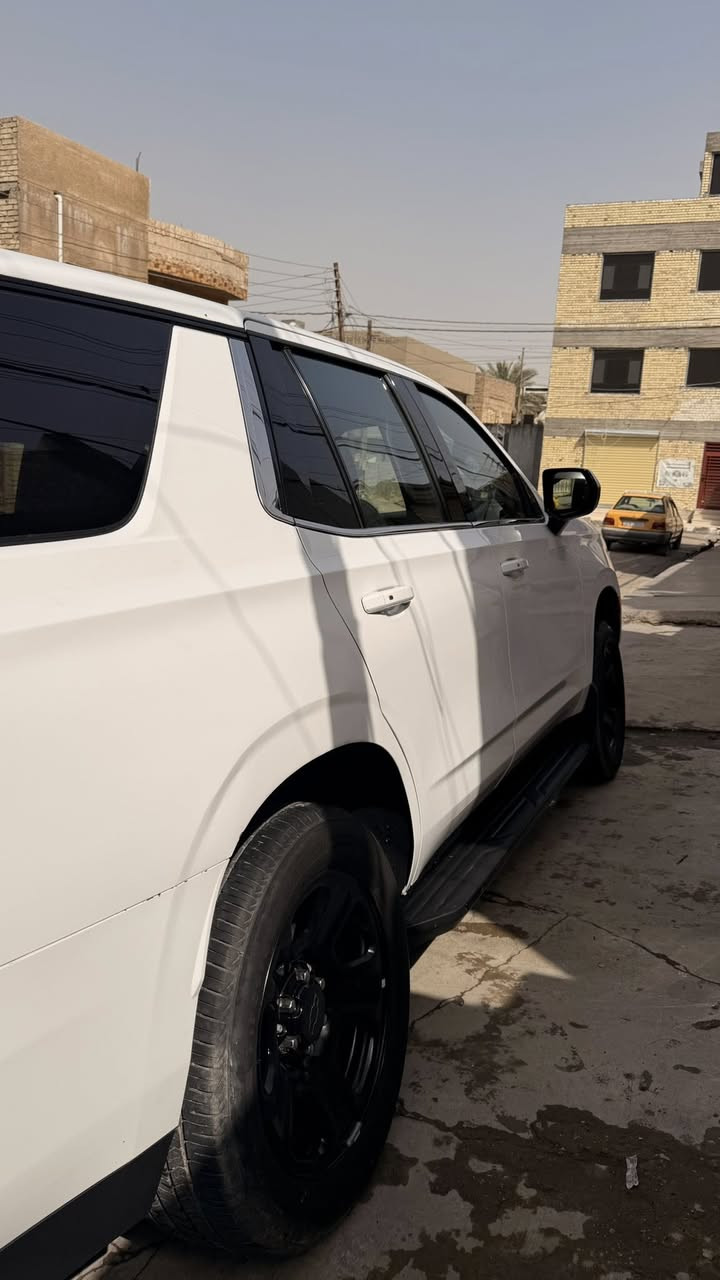 السلام عليكم  تاهو بوليسي 2024 ماشيه 3000 ثلاث الاف زيرو بيهه بارد بالجاملغ الخلفي وطرف الجنطه بلا صبغ داخله كتاب 
الغرفه مالتهه مبدله جلد منفصل مع صور الحادث مرفقه 
شهداء السعر 430 
التواصل ***********
