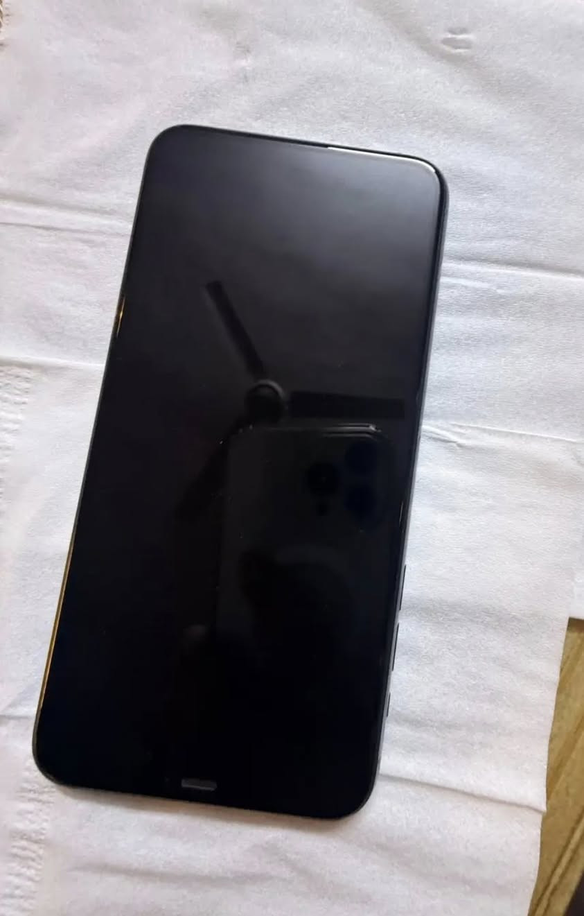 ايفون 11 برو ماكس كله شغال كلشي مابي بطاريته 75 فقط مكان بغداد دوره رايده 360  نضيف 100‎%‎ لل استفسار ***********
