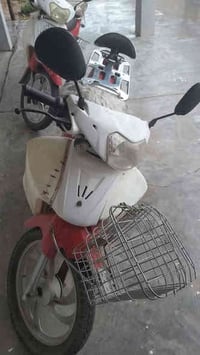 ماطورسرفيز للبيع ب٥٥٠ وبي مجال محتاج تاير فقط 07814850406