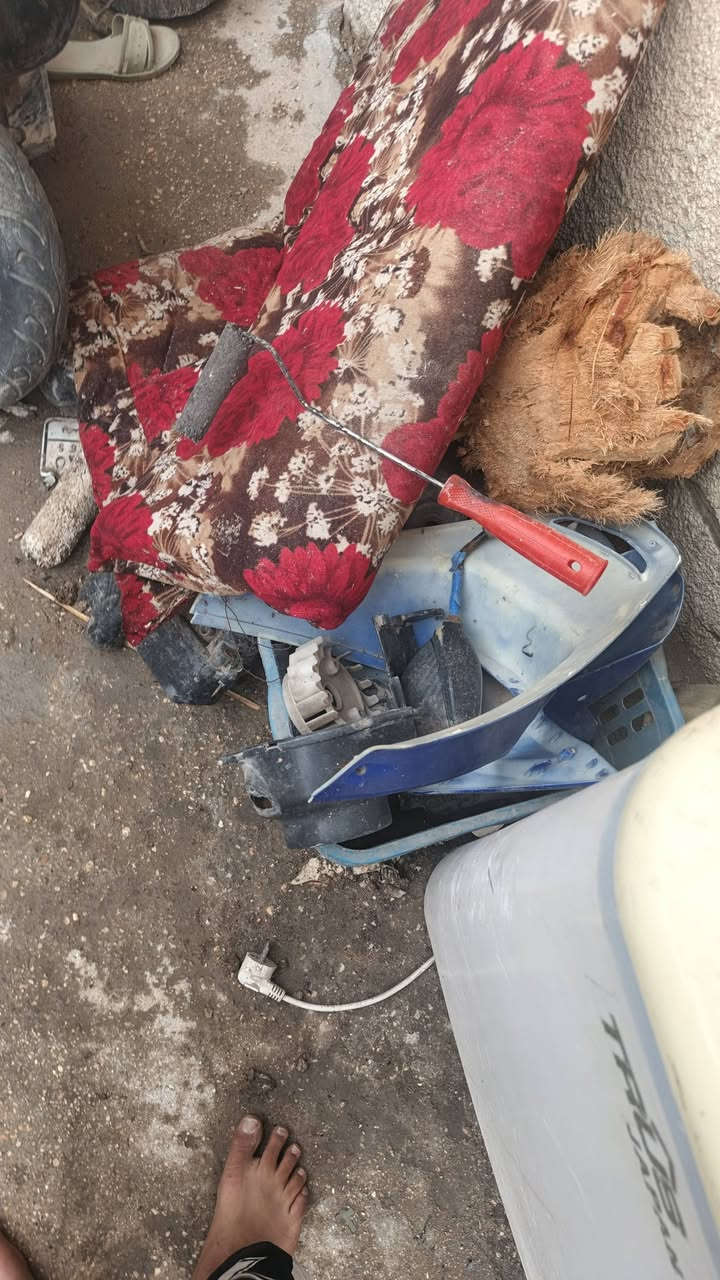 السلام عليكم درجه سكنز مكينه ماكس كوم حديد شتغلت مره وطفت بعد  ماعرف ضفيره جديده خلصت فلوس ماكدر اصلحه السعر 75قفل ***********
