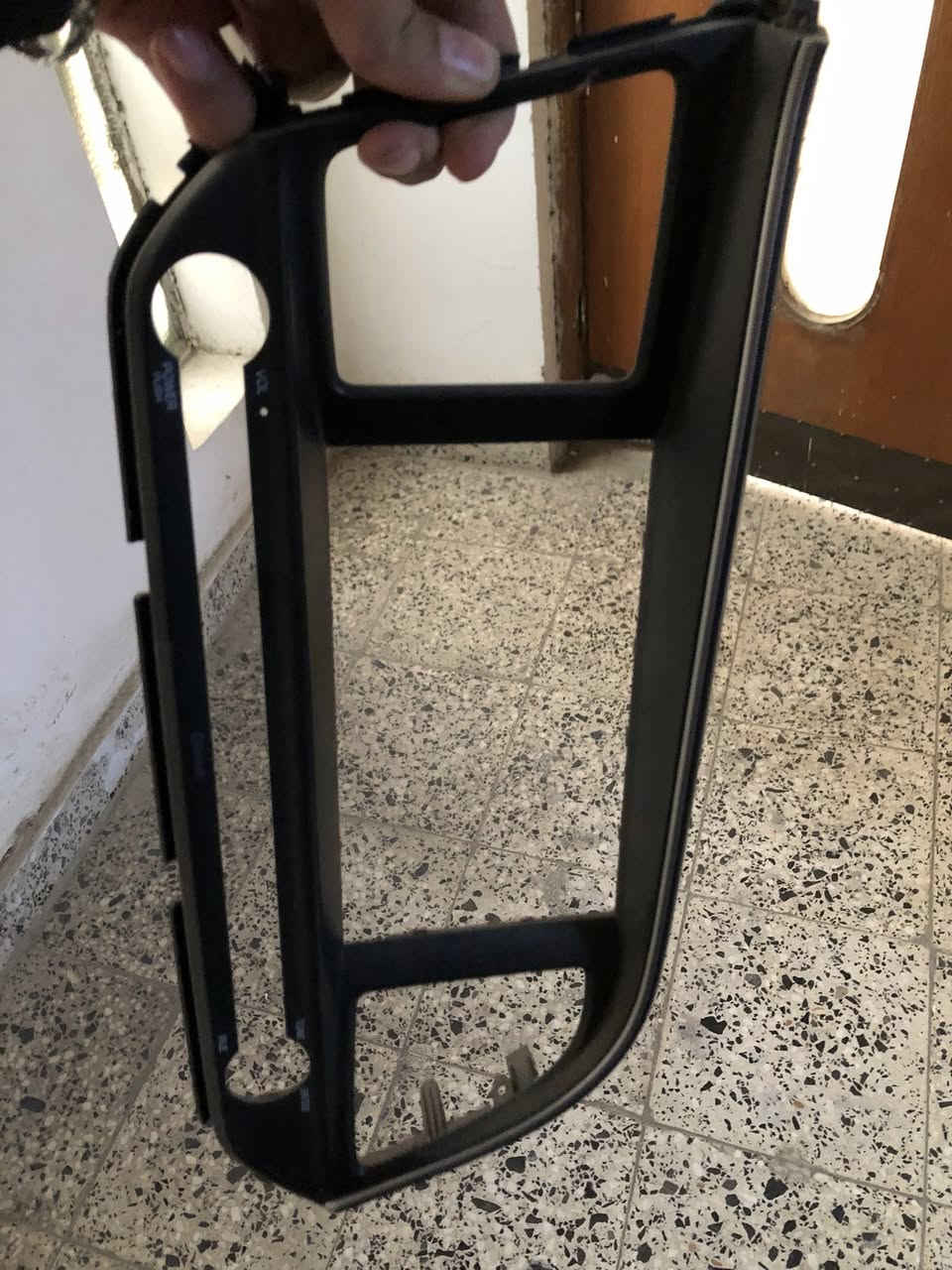 سلام عليك شاشه مال النتره ١٩للبيع  مع اطار سعر ٥٠ مكان بغداد غزاليه رقم ***********
