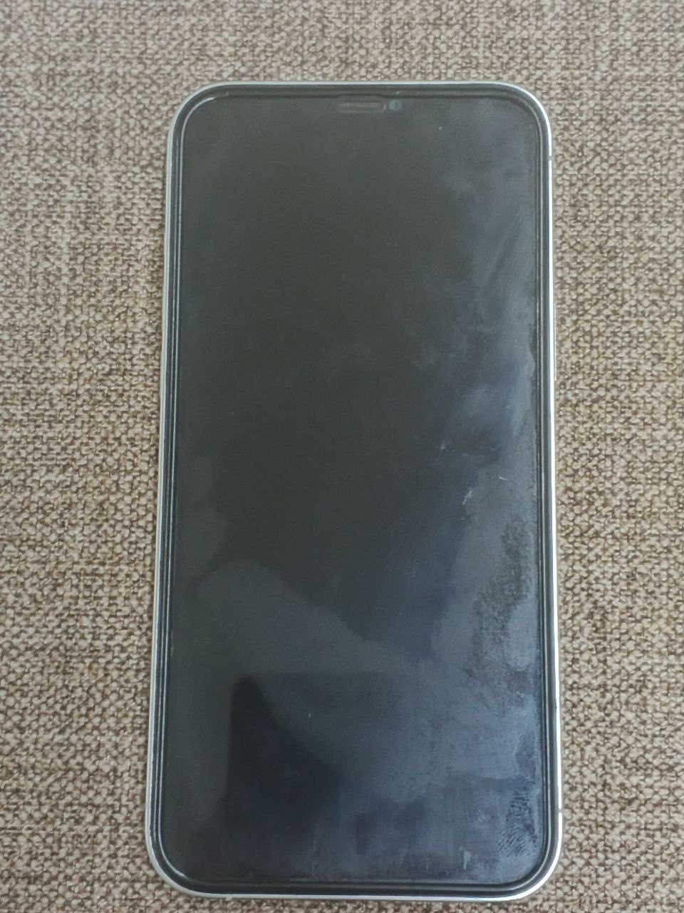 سلام عليكم 12ابرو ماكس مساحت التخزين 128البطاريه 88جهاز مامفتوح ونضيف كلش فقط الفيس ايدي واكف مكاني بغداد الشعله رايده 500رقم الهاتف ***********
