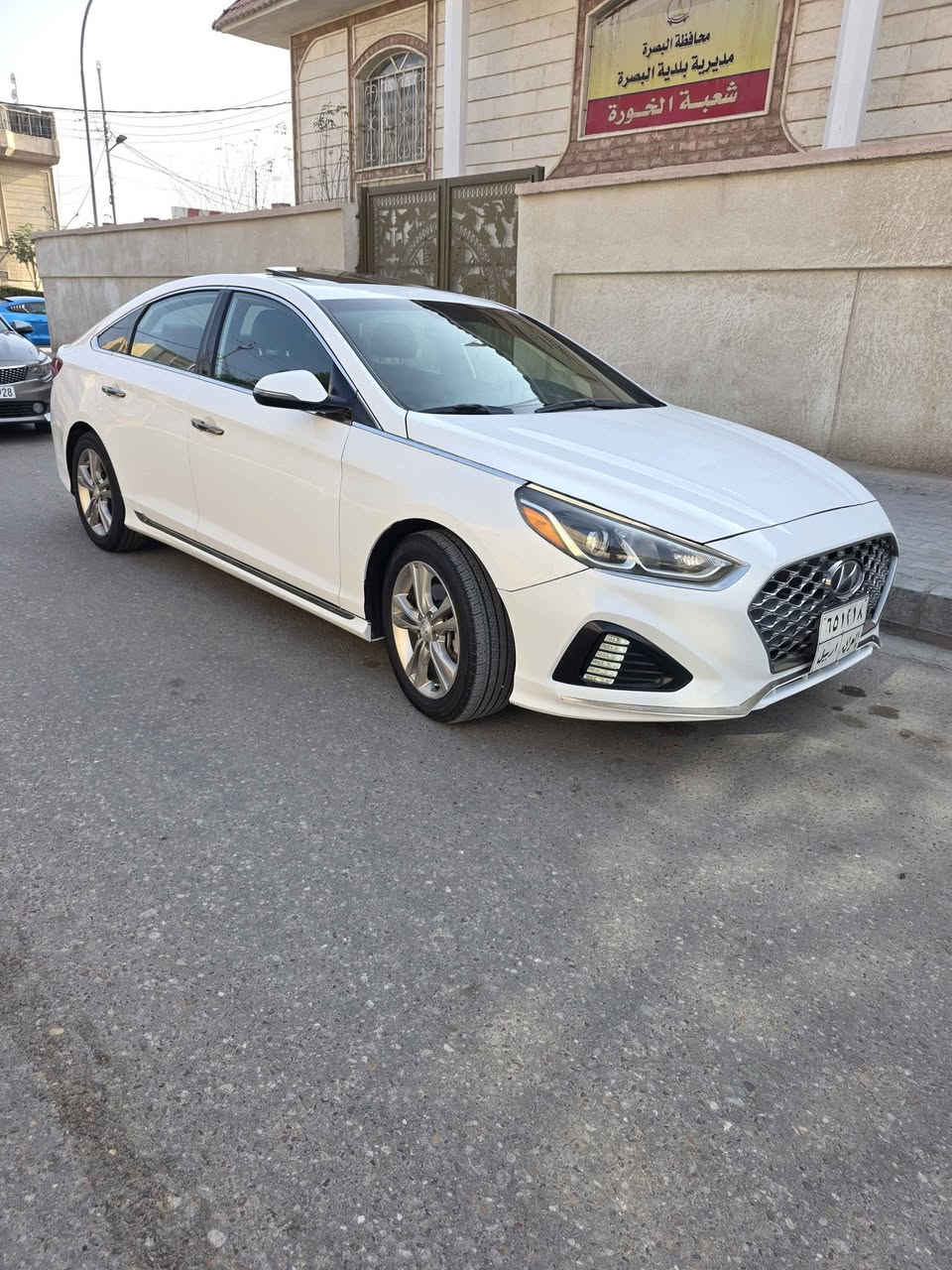 سوناتا وارد امريكي .... سبورت لمتدد ..فول للخيرر ..
سنويه مامنتهيه .... موديل ٢٠١٩ .... ماشيه ٨٠ ... 
مكينه ممفتوحه بيها قطعه واحده صبغ فقط .....جاملق ايمن فقط طرف البنيد ع كد 5 اصابع .... وبيها بارد بالدايرر الخلفي....السياره كارتونه قسم بالله نقص برغي ماكو ... مكاني بصره سع،ها ١٤٨.... مجالها قليل كلش ...
***********
*********** البصرة, العراق
