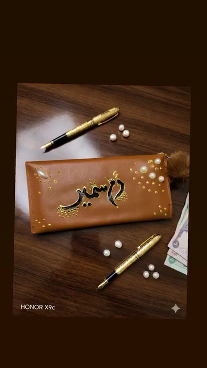 #أجمل الهدايا من عدنا وبس
#رسم على الزجاج
 #رسم على الاكواب والمباخر والمشط الخشبي حسب الطلب وبأسعار مناسبة
#يتوفر لدينا خدمة توصيل


**إذا كنت صاحب هذا الإعلان وتريد حذفه لأي سبب، رجاءا أرسل رسالة إلى الدعم الفني**