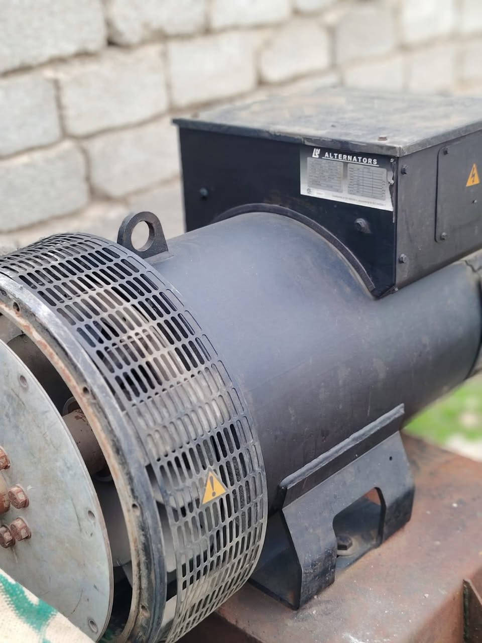 السلام عليكم للبيع راس توليد ستامفورد جديد مشتغل 5 ايام السبب زياده الحمل والمكينة فالفو 22 السماوه الخضر *********** هذا رقمي
