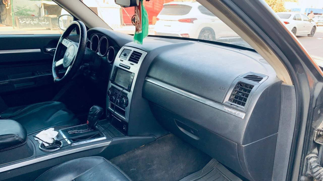 السلام عليكم جارجر مديل ٢٠١٠ وارد خليجي مكينه ٥٧٠٠ رقم بصره جديد الحادث بيبان ثنين بدلات السعر ٩٠ بيه مجال  المراوس سياره حسب القناعة  هاذه رقم صاحب السياره ***********
