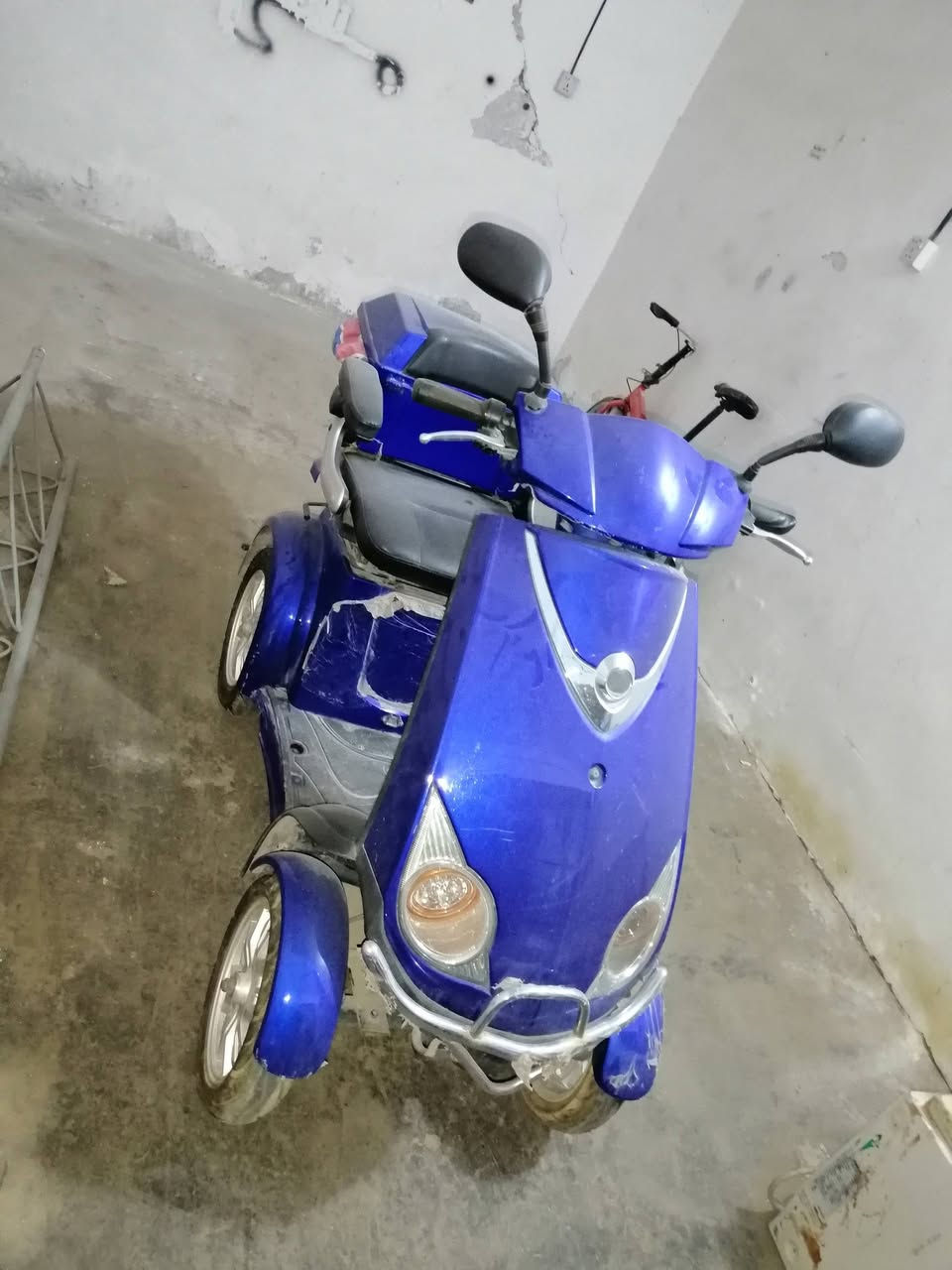 السلام عليكم اخوان هاي دراجة شحن موديل ٢٠٢٠ جدا جدا نظيفه مضمومة صار ٤ سنوات للبيع اخذناها ١١ ورقة مع وصل الشراء من الصدرية اريد ابيعها قيم باليرضى الله وبالعافية *********** ممتواجد على الفيس
