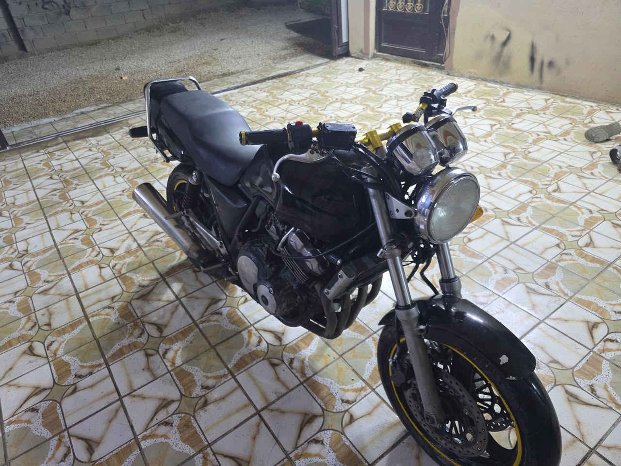 السلام عليكم سيبي 400 للبيع جيل اول  دراجه كل نقص ما بيه    مكفوله  السعر 1800  العنوان كربلاء طوريج   الرقم ***********  ما متواجد خاص
