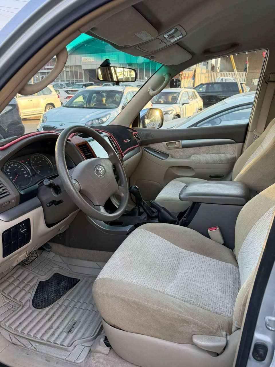 برادو موديل ٢٠٠٦ لون سلفر(رصاصي)
سيارة نضيفة بدون صبغ بدون بارد فقط الدعامية رش٢ للتواصل (***********) واتساب موجود
