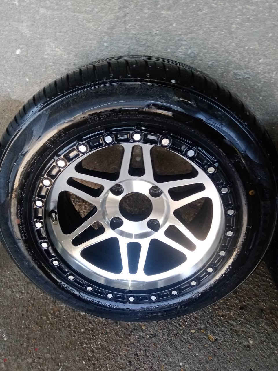 تايرات للبيع الاستفسار الاتصال على الرقم ***********
