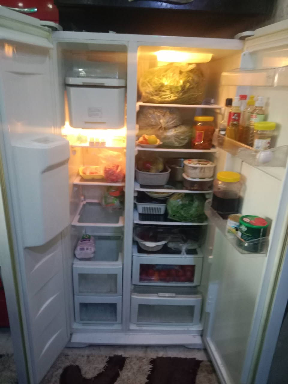 ثلاجه للبيع 28 قدم مع ضمان شهر سعر 350 للتواصل ***********
