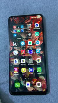 انفنكس هوت ٤٠i • ١٢٨ • شاشة مكسورة