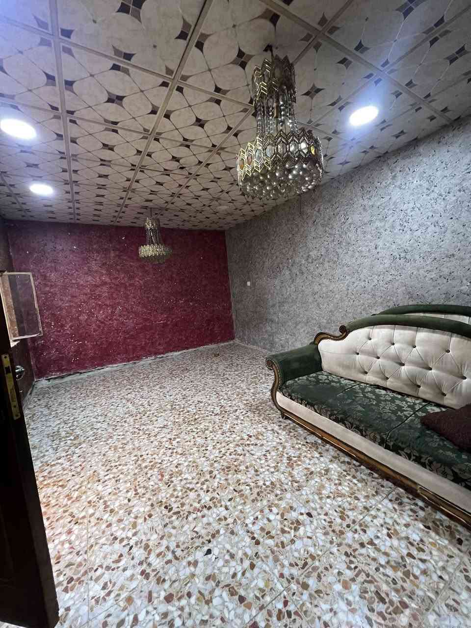 السلام عليكم بيت مساحه 200 متر طابو صرف ابو دشير شارع الضغط قرب اسواق بيت جدو طابقين
***********
