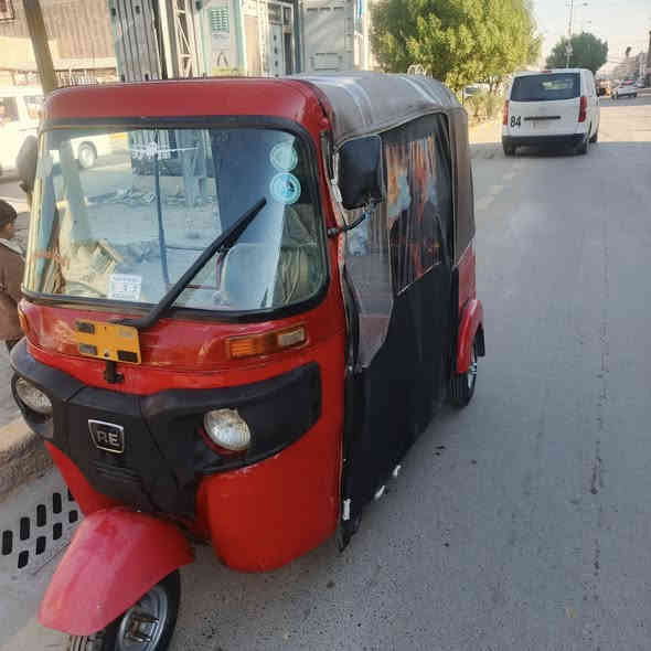 السلام عليكم تكتك للبيع موديل,2016 دخول 17 مكينه عشرين ناعمه تجفيت جديد لا تنقيص ولا تبخير كهربائيات شغاله أوراق المصطفى اصلي شرط الترقيم جاهزه كبل للشارع ماناقص اي شي السعر مليونين و700 وبيها مجال قليل حك الجيه مكاني بغداد  الاستفسار على الرقم***********
