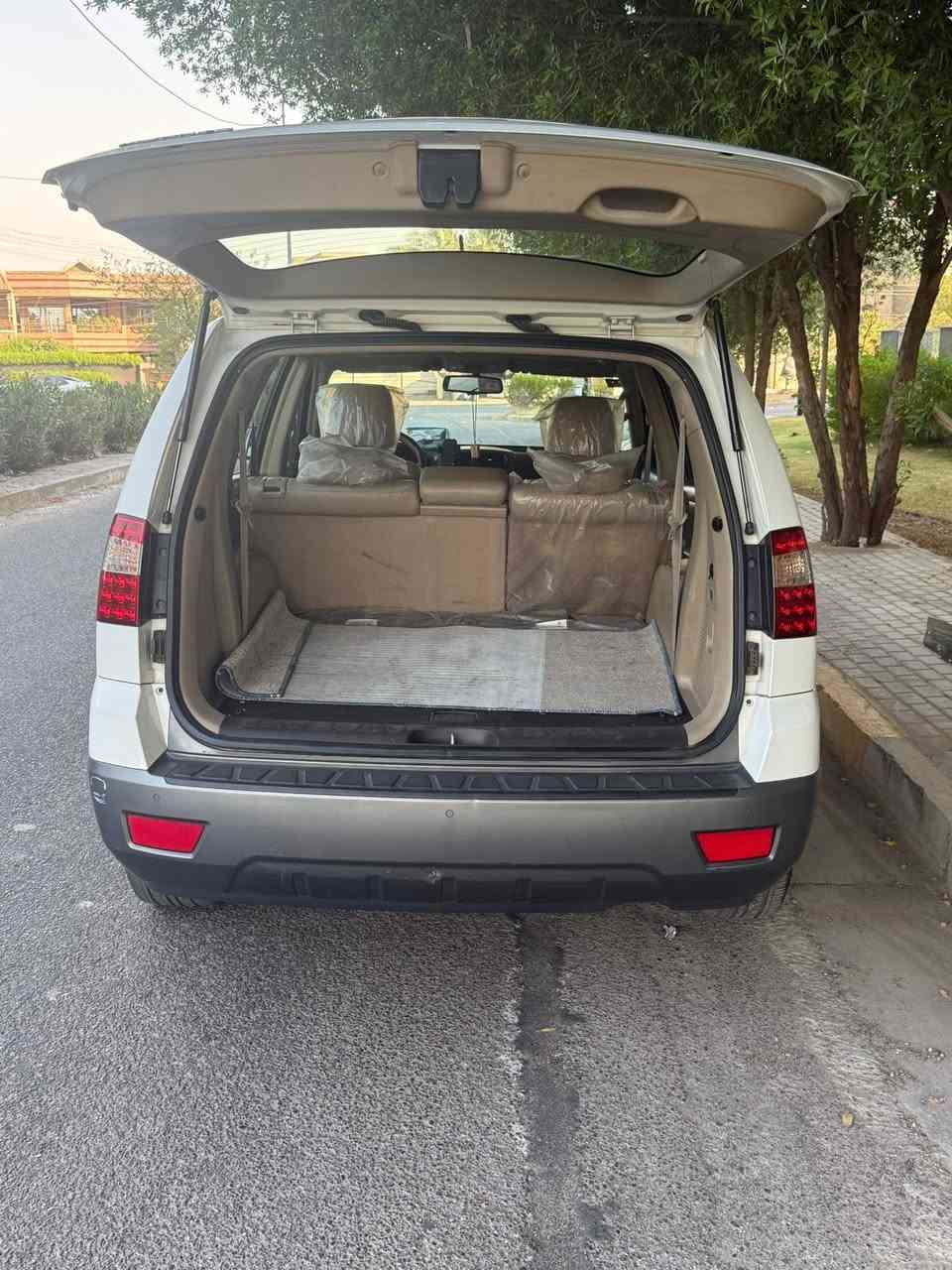 2014 Kia ​​Mohav
السياره جديده لوك ماشيه37 الف كيلو 
السياره مكفوله من الصبغ ومن كلشي 
السياره فول 1/1
داخل صاج ملكي 
7 راكب 
3 قطع تبريد 
محرك 3800 بشرط شركه 
داخل بيجي وبشرط داخل زيرو 
حساس خلقي 
فتحه سلايت 
ويل 17 خمسه ويل كب 
مكان السياره بغداد 
للستفسار 7805196180


**إذا كنت صاحب هذا الإعلان وتريد حذفه لأي سبب، رجاءا أرسل رسالة إلى الدعم الفني**