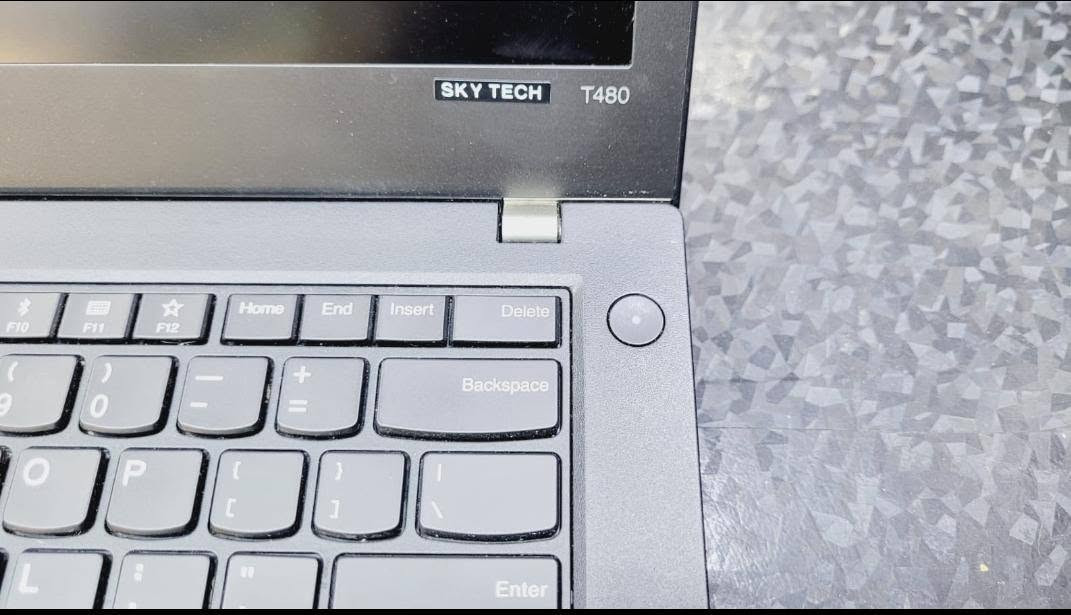 🔥 Lenovo ThinkPad T480 🔥

💻 من أفضل أجهزة البزنس العملية من لينوفو، يجمع بين الأداء القوي، جودة التصنيع العالية، والاعتمادية الكبيرة للشغل والدراسة والبرمجة.
✨ هيكل قوي ومتين
✨ كيبورد Backlit للإستخدام المريح ليلًا
✨ بصمة إصبع لسرعة وأمان تسجيل الدخول
✨ شاشة IPS بألوان ممتازة وزوايا رؤية واسعة
✅ Intel Core i5-8350U 8th Gen
✅ RAM 8GB DDR4
✅ SSD 256GB
✅ شاشة 14.1" FHD IPS
✅ Intel UHD Graphics 620
✅ Backlit Keyboard
✅ Fingerprint Sensor
✅ كاميرا عالية الجودة
✅ بطارية من ساعتين ونصف إلى 4 ساعات حسب الاستخدام
🎯 مناسب لـ:
✔ البرمجة وتطوير المواقع
✔ الدراسة والأبحاث
✔ برامج الأوفيس والمحاسبة
✔ الشغل أونلاين والاجتماعات
✔ التصفح والاستخدام اليومي
⚡ معالج الجيل الثامن مع SSD يوفر سرعة ممتازة في تشغيل البرامج والويندوز.
💰 السعر: 8,750 جنيه
👑 ملك اللابتوبات | Laptop King


**إذا كنت صاحب هذا الإعلان وتريد حذفه لأي سبب، رجاءا أرسل رسالة إلى الدعم الفني**