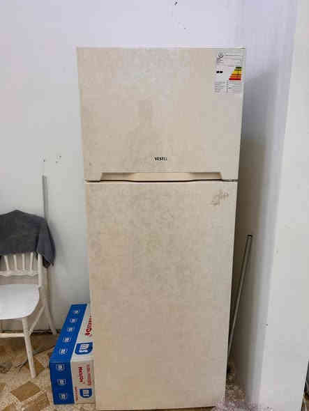 ثلاجه للبيع من النوع الكبير 
السعر 450 
النظافه 85٪
للاستفسار الاتصال على هذا  الرقم 
***********
مكلف بالنشر
