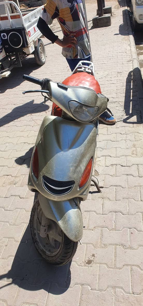 دراجه اكزز البيع دراجه شغاله وحلوه السعر 200 وبيه مجال الدراجه شغاله 
***********
