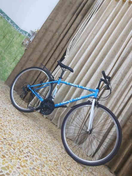 دراجة نوع 700c ماركة AEXTHIE ياباني نظافة 95/% 

السعر 100الف وبي مجال 

((العنوان/بغداد/البلديات)) رقم الهاتف ***********
