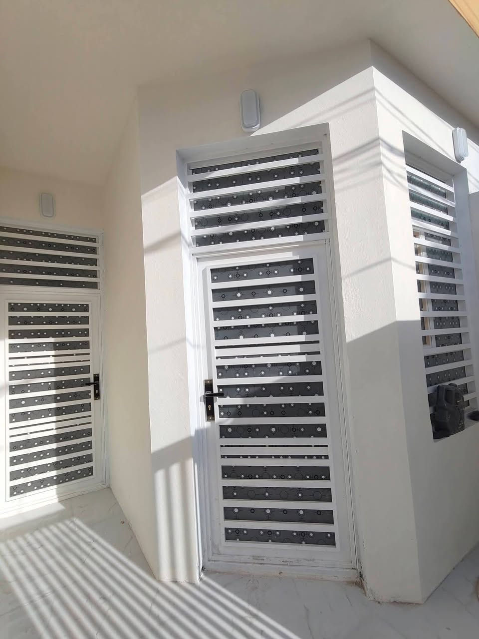 بيت للبيع حي مكرمه قرب مدرسة الخليج 100 متر طابق ونص غرفتين وصالتين وحمامات
وستقبال مسلح الببت تفاصيل على وتساب 
***********؛ سعره مناسب 135 وبيه مجال
