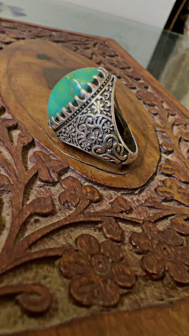 سلام عليكم قطعه نادره وتحفه وبلعافيه ع الي ياخذه تفاحي نيشابوري ذكه صياغه ايرانيه وضخمه خاتم ضخم ونقي غير ملبوس السعر ب175 الف قفل واكو توصيل خاص مفتوح


**إذا كنت صاحب هذا الإعلان وتريد حذفه لأي سبب، رجاءا أرسل رسالة إلى الدعم الفني**