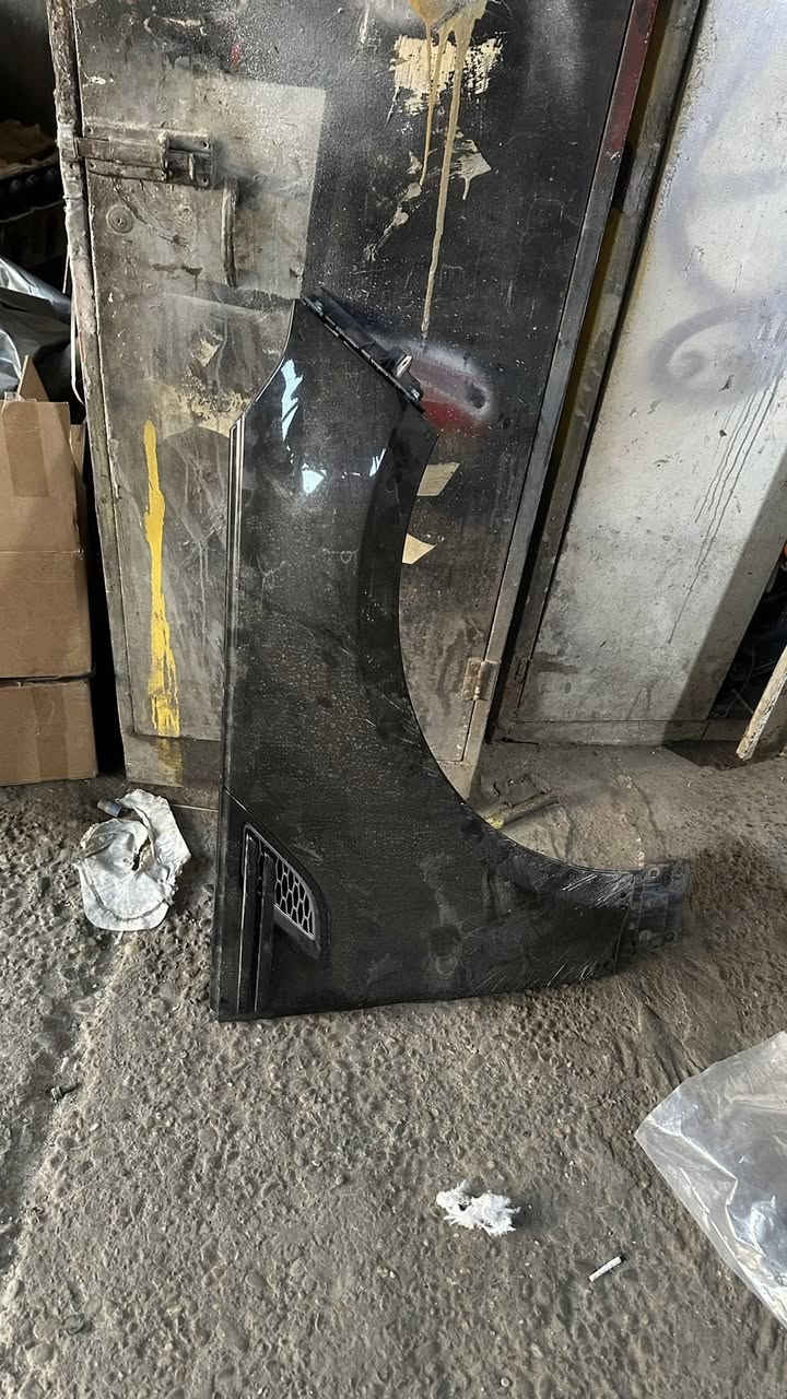 السلام عليكم ادوات رانج خليجي 2015 للبيع لايتات امامي زوج وبك لايت زوج ودعاميه امامي وخلفي مع كامل ملحقات وماسكات وبطانه وماطور زراكه مي وجاملغ ايمن وايسر 

***********
