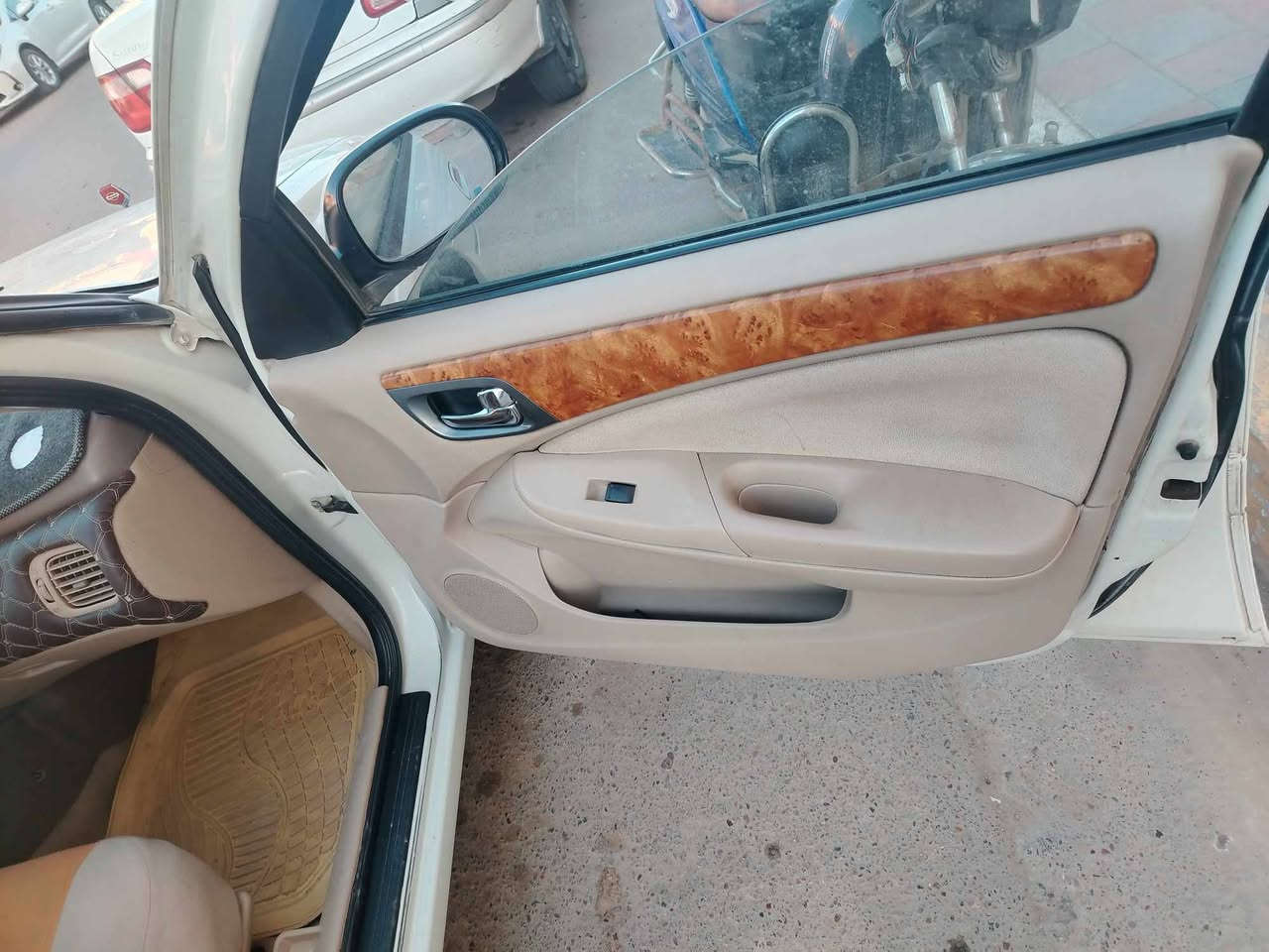 سلام عليكم نيسان سني ٢٠٠٨ البيع محرك و كير مكفولات تبريد شغال صدر خلفي ولا أمامي جديد تخم تاير جديد سياره مال جناي سياره كفاله من عده الهلال بس مكان سياره الانبار كرمه ***********
