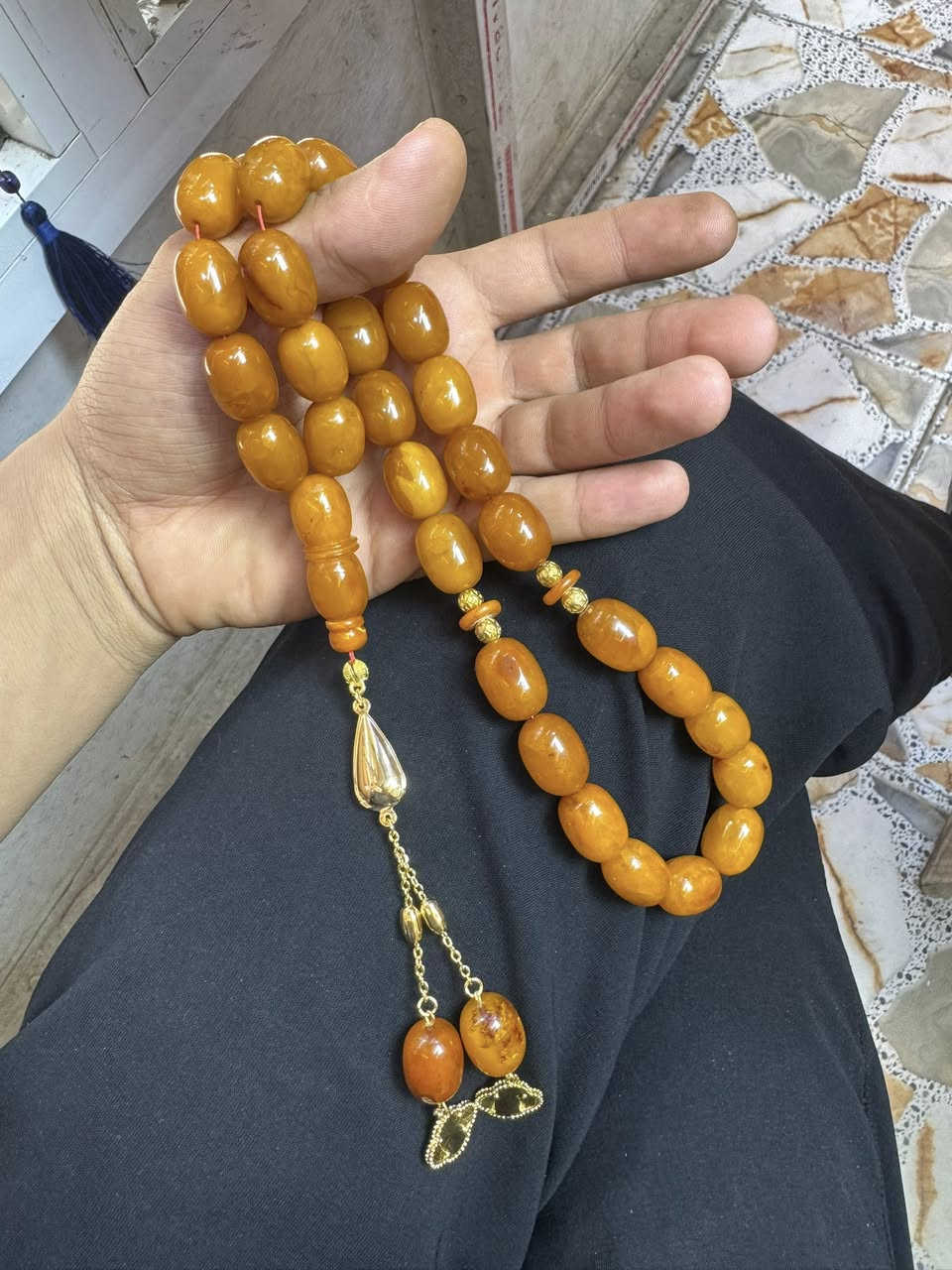 تحفه من كهرب بولوني حر الطبيعي معرض الحراره الوزن ٧٤ غرام  يوجد توصيل ***********
