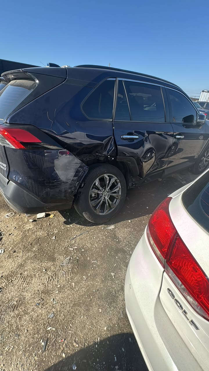 ‏سلام عليكم
‏تويوتا rav4راف فور هايبرد2024 أعلى فئة بال  راف فور وارد كوريا
‏السيارة موجودة في ميناء أم قصر درهم شهداء أو حرة

‏فول مواصفات ‫١/١
‏فتحة سقف
‏رادار أمامي
‏رادار خلفي
‏مراية داخلية كاميرا مثل الاكديلاك
‏حساسات 360
‏سيستم صوت jbl مع دمام خلفي
‏خمس كاميرات 360 درجة
‏شنط كهربائية
‏ مانع اصطدام
‏داتا شو
‏لايت LED
‏كشنات كهرباء جلد السائق والآخر
‏ كشنات تدفئة وتبريد
‏كشنات خزن معمري
‏هيتر ستيران
‏شاحن وايرلس
‏أربعة أنظمة قيادة
‏اوتو هولد
‏تبريد قطعتين
‏داخل جمالي
‏السيارة بدون إرباك
‏وحادث كما موضح في الصور
‏اللون أزرق
‏ملاحظة السيارة موجودة في ميناء أم قصر ممكن أن تدخل عن طريق كتاب الشهداء أو حرة السعر 230$للمعلومات الاتصال ***********
