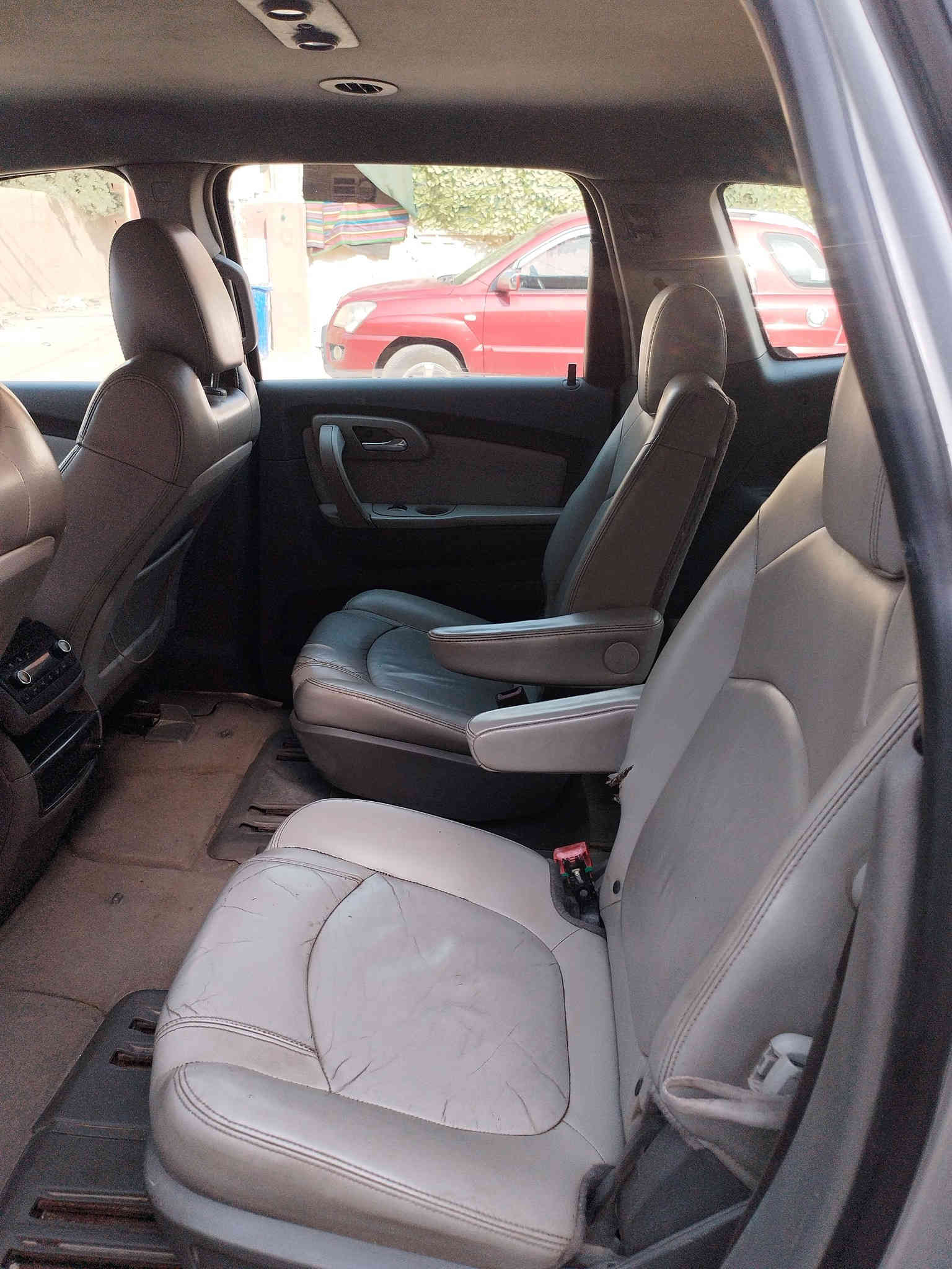 السلام عليكم....شوفرليت ترافرس موديل 2009..
رقم بغداد سيارة بدون اي نقص نظافة كاملة...
كير ومحرك وكهرباء مع الصدر حالة جيدة جدا.
تبريد 3 قطع.
كشنات كهربائية جلد وبيها تدفئة
السيارة باسمي تحويل ثاني يوم.
السعر 90$...بيها مجال بسيط جدا.
العنوان... الدورة حي آسيا.
للاستفسار الاتصال ***********
