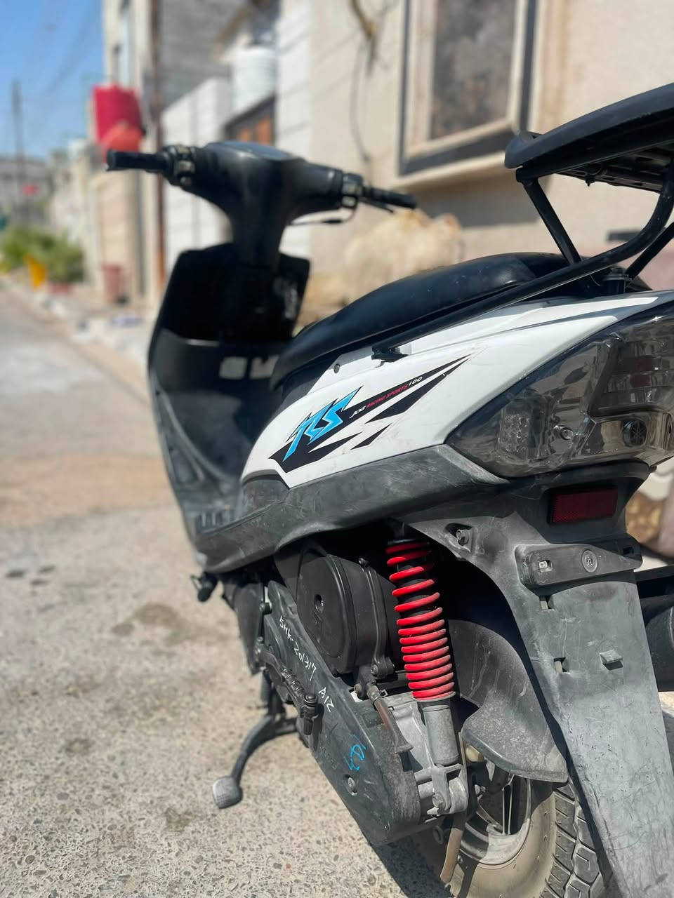 ماكس عدلة جديدة كلش مال باله صالها اسبوع من طالعه من الحاوية غراضها كلها كاملات ب1100وبيها مجال غليل كلها بلاد 
رقمي ***********

