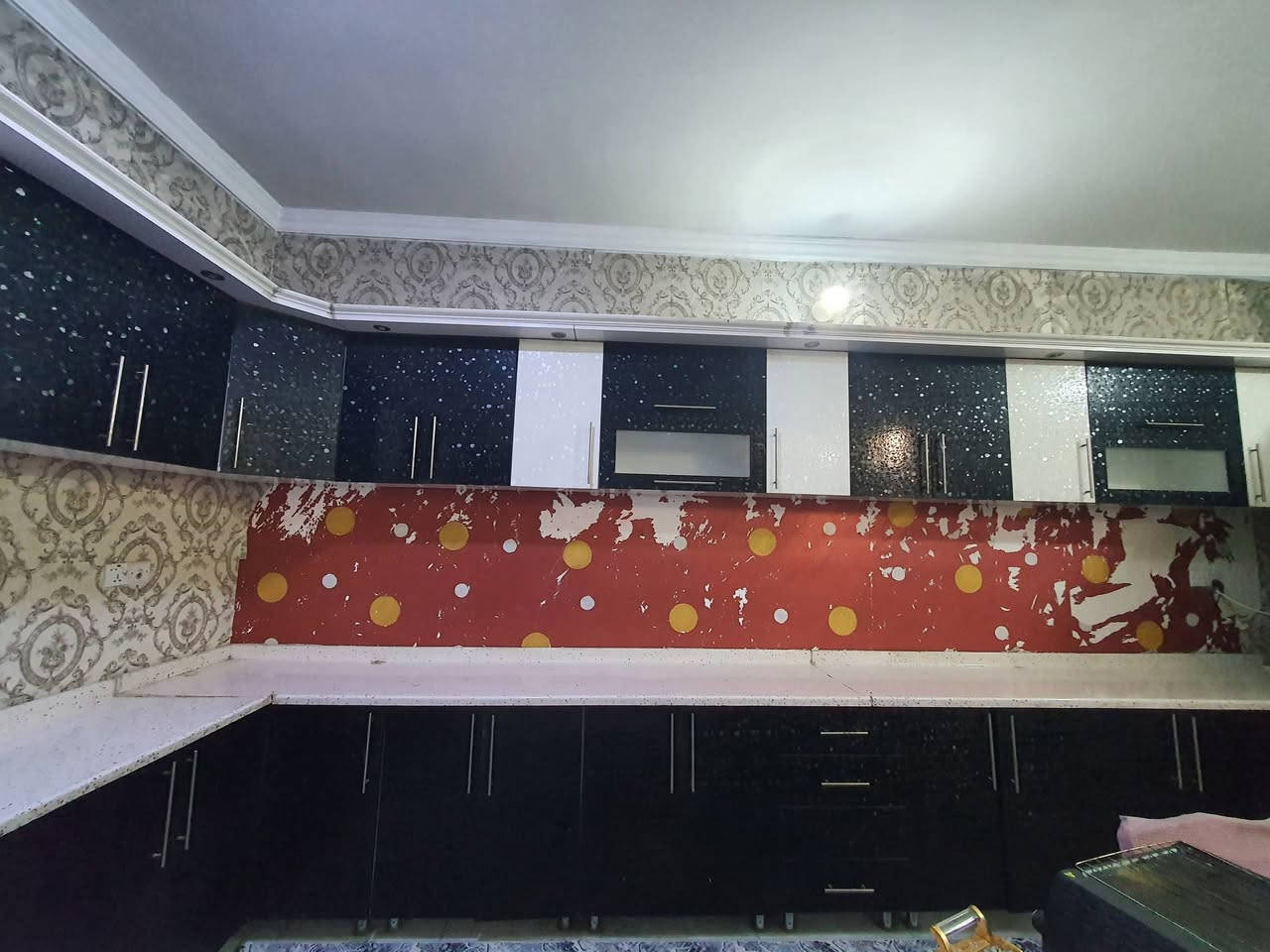 كاونتر تركي MDF نظيف
قياس ١١ متر مع كاونتر سنك العنوان / الحلة 
للإستفسار الاتصال ***********
